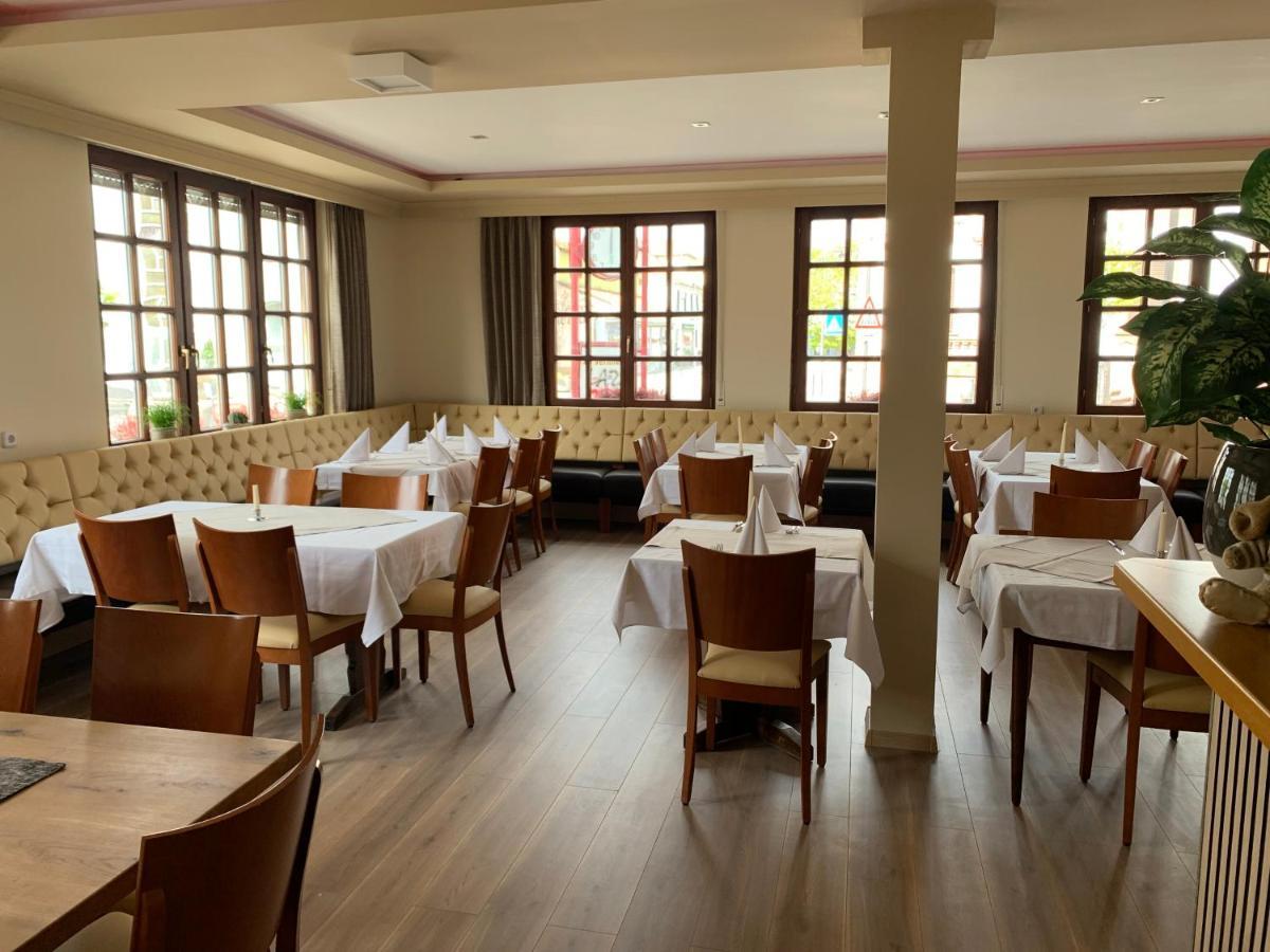 Hotel Deutsches Haus Lampertheim Esterno foto